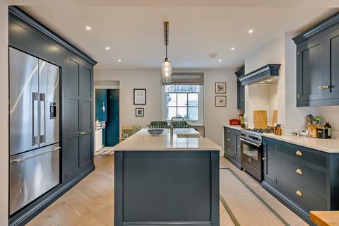 15 Rees Street, London, N1 7AR
