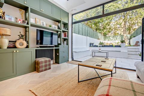 15 Rees Street, London, N1 7AR