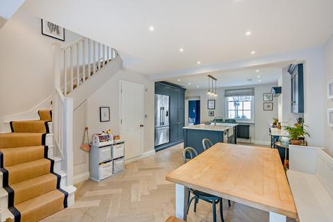 15 Rees Street, London, N1 7AR