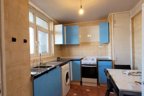 3 bedroom flat to rent, Flat , Donegal House, Cambridge Heath Road, London