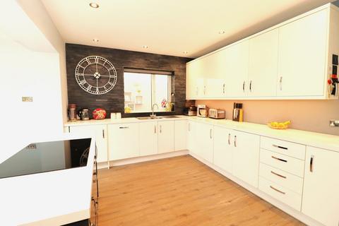 4 bedroom detached house for sale, Peartree Lane, Little Common, Bexhill-on-Sea, TN39