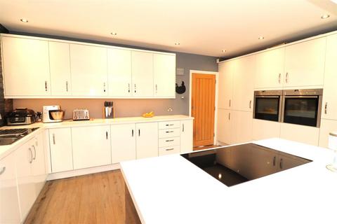 111 Peartree Lane, Bexhill-on-sea, TN39 4NS