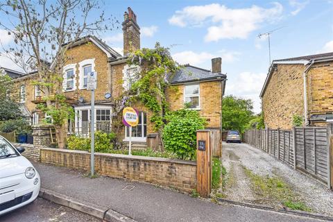 3 bedroom maisonette for sale, The Fairfield, Farnham