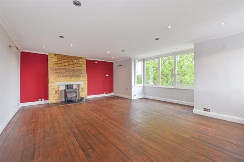 3 bedroom maisonette for sale, The Fairfield, Farnham