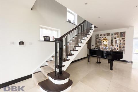27 Craneswater Park, Southall, UB2 5RW