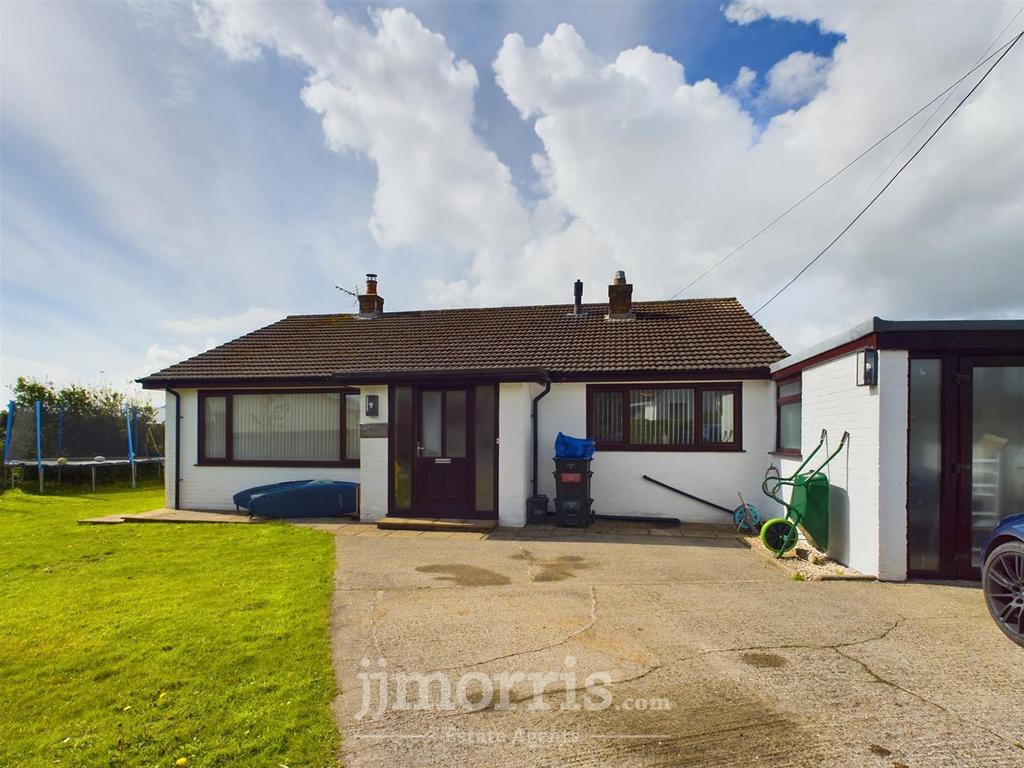 Upper Thornton, Milford Haven 3 bed detached bungalow £285,000