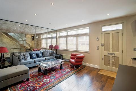 3 bedroom mews for sale, Petersham Mews, South Kensington SW7