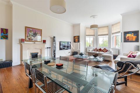 4 bedroom apartment for sale, Devonshire House, Repton Park, Woodford Green