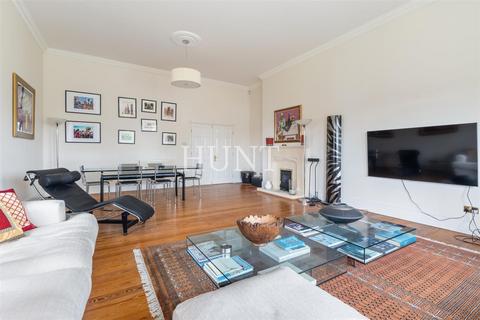 4 bedroom apartment for sale, Devonshire House, Repton Park, Woodford Green