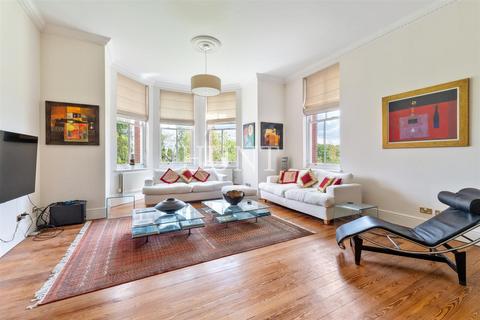 4 bedroom apartment for sale, Devonshire House, Repton Park, Woodford Green