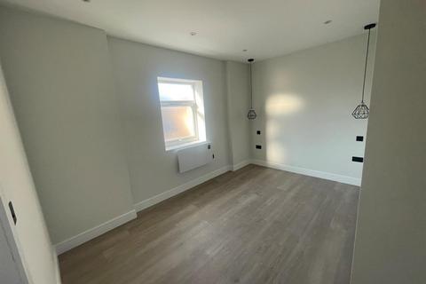 2 bedroom flat to rent, Westborough Road, Southend