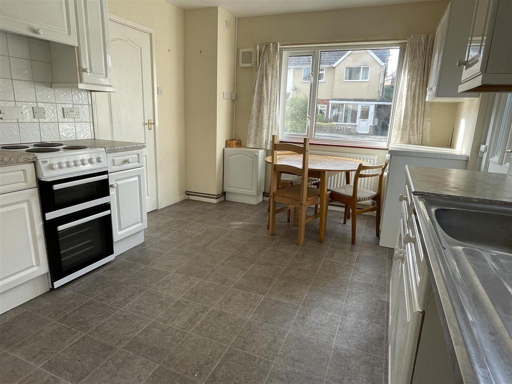 Palmers Close, Bilbrook 3 bed semidetached house to rent £999 pcm (£