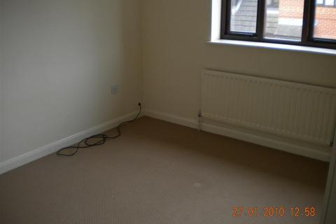 2 bedroom detached house to rent, Sandringham Court, Northants NN15