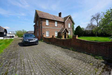Guest house to rent, White Post Farm, Ockendon Road, Upminster