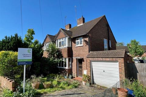 3 bedroom house for sale, Campbell Road, Weybridge KT13