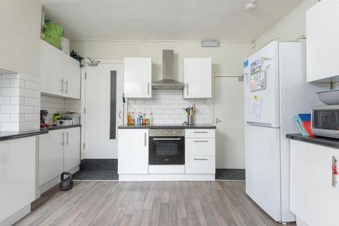 97 Heavygate Road, Sheffield, S10 1PE