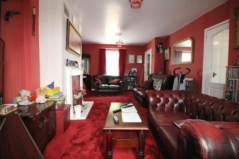 3 bedroom semi-detached house for sale, Leeds Road, Liversedge