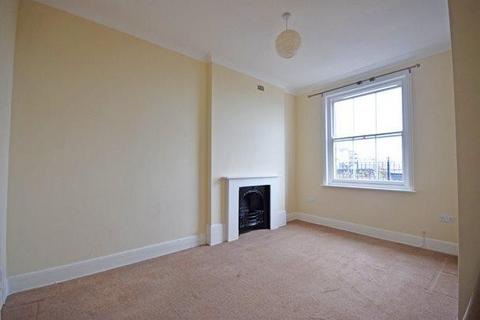 2 bedroom apartment to rent, Union Street, Ryde
