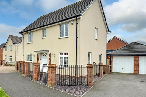 3 bedroom detached house for sale, Ernest Fitches Way, Littlehampton BN17