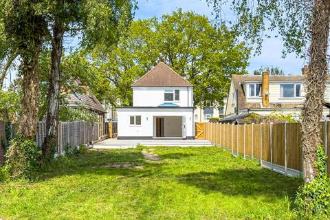 4 bedroom detached house for sale, Rayleigh Road, Leigh-On-Sea SS9