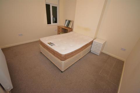 2 bedroom apartment to rent, Taff Embankment, Grangetown, Cardiff