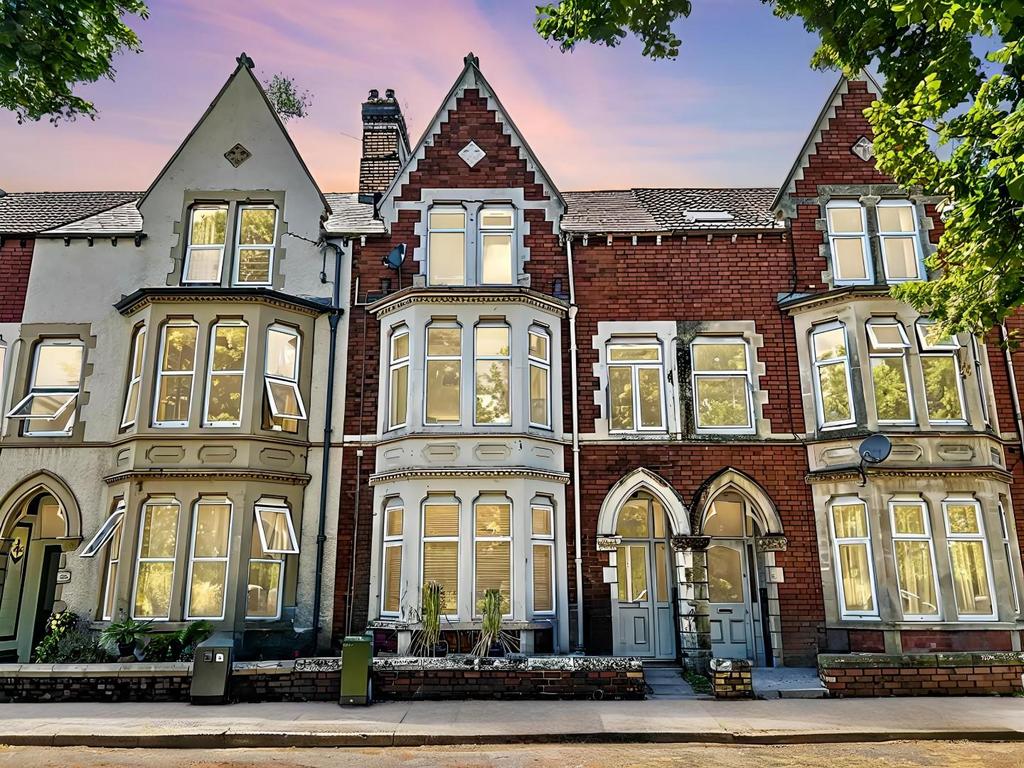 Taff Embankment, Grangetown, Cardiff 2 bed apartment £995 pcm (£230 pw)