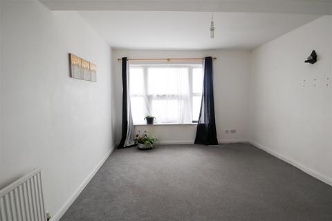 1 bedroom flat to rent, Eversfield Place, St. Leonards-On-Sea