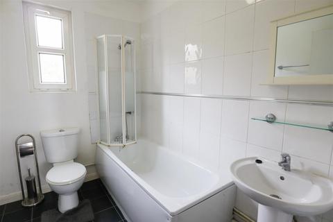 1 bedroom flat to rent, Eversfield Place, St. Leonards-On-Sea