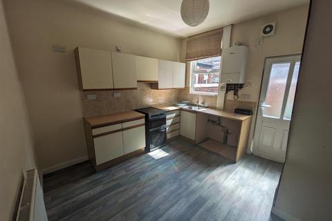 2 bedroom house to rent, Parkfield Avenue, Manchester