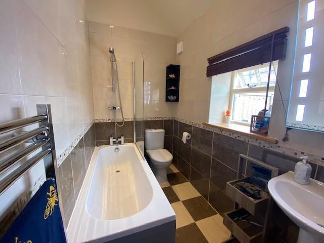 Grananry ensuite annex.jpg
