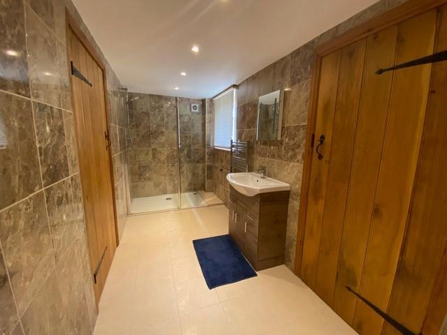 Grananry shower room.jpg