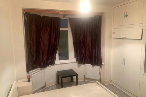 1 bedroom in a house share to rent, Church Lane, London