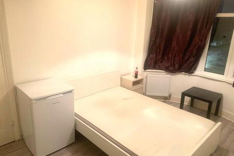 1 bedroom in a house share to rent, Church Lane, London