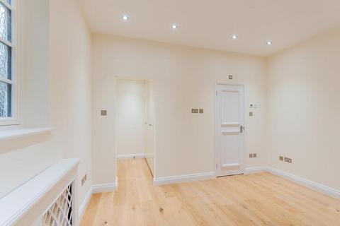 2 bedroom flat for sale, Hollycroft Avenue, London NW3
