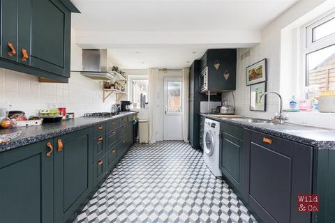 60 Dunlace Road, London, E5 0NE