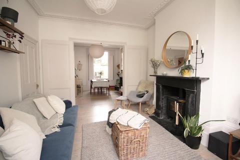60 Dunlace Road, London, E5 0NE