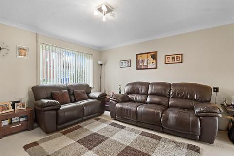 19 Fern Close, Eastbourne, BN23 8AQ