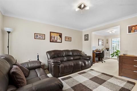 19 Fern Close, Eastbourne, BN23 8AQ