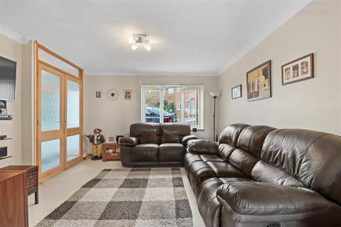 19 Fern Close, Eastbourne, BN23 8AQ