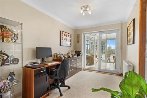 19 Fern Close, Eastbourne, BN23 8AQ