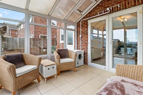 19 Fern Close, Eastbourne, BN23 8AQ