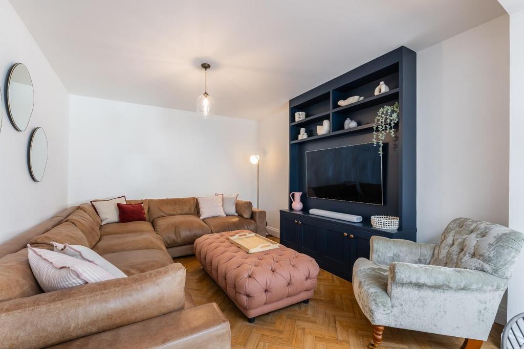 Open Plan Family Reception Kitchen