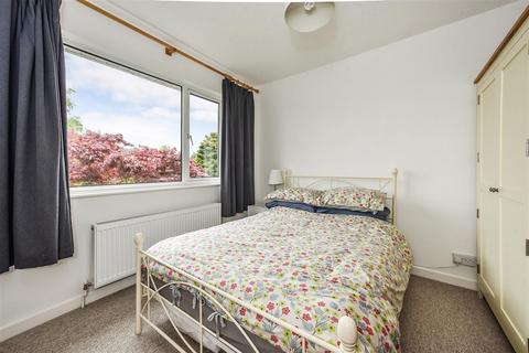 24 Avon Crescent, Romsey, SO51 5PY
