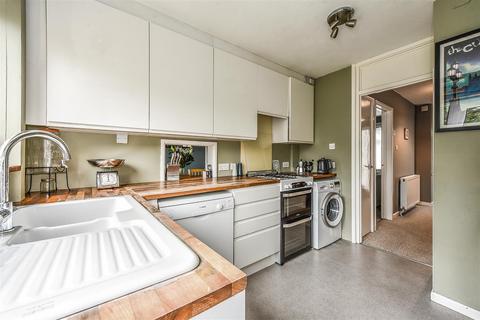 24 Avon Crescent, Romsey, SO51 5PY