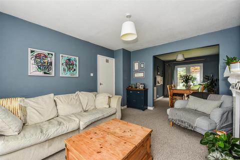 24 Avon Crescent, Romsey, SO51 5PY