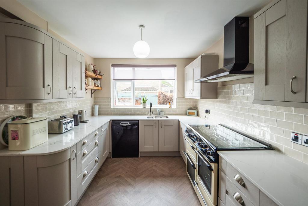 Kitchen / Breakfast Room