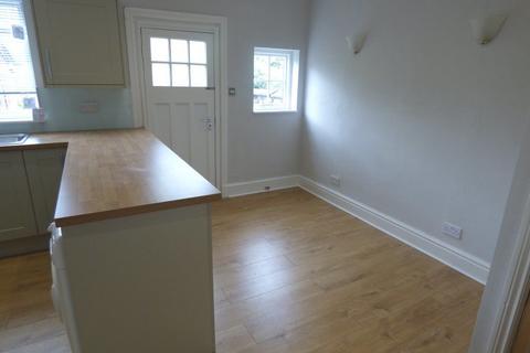 2 bedroom terraced house to rent, 16 Hawthorn Wk, Ws, SK9 5BS