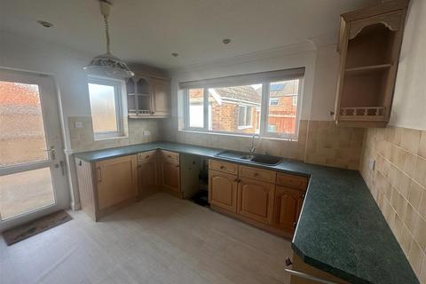 2 bedroom semi-detached bungalow to rent, Mill Garth Cleethorpes