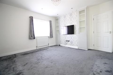 2 bedroom flat to rent, Heathfield Road, London