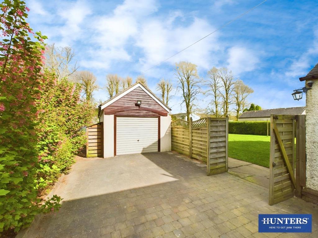 Driveway/Garage